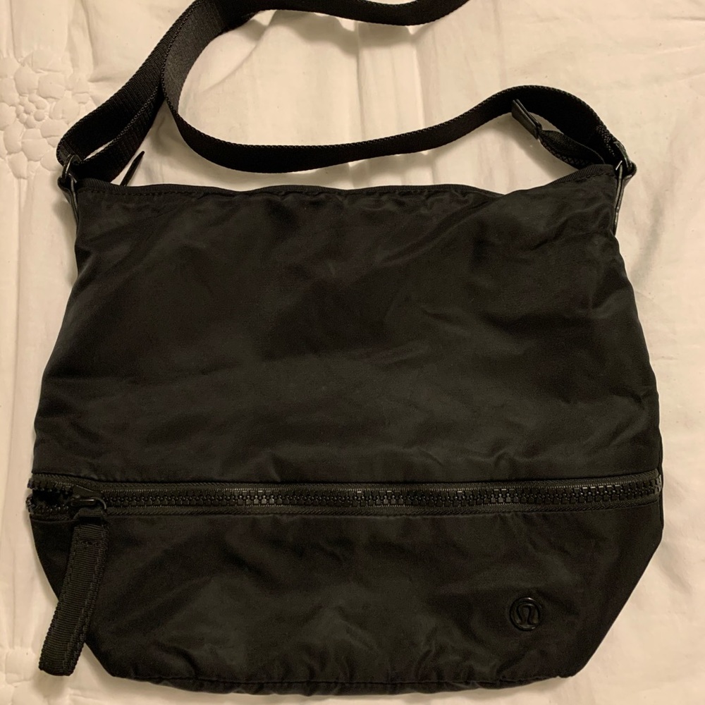 Lululemon Go Lightly Shoulder Bag